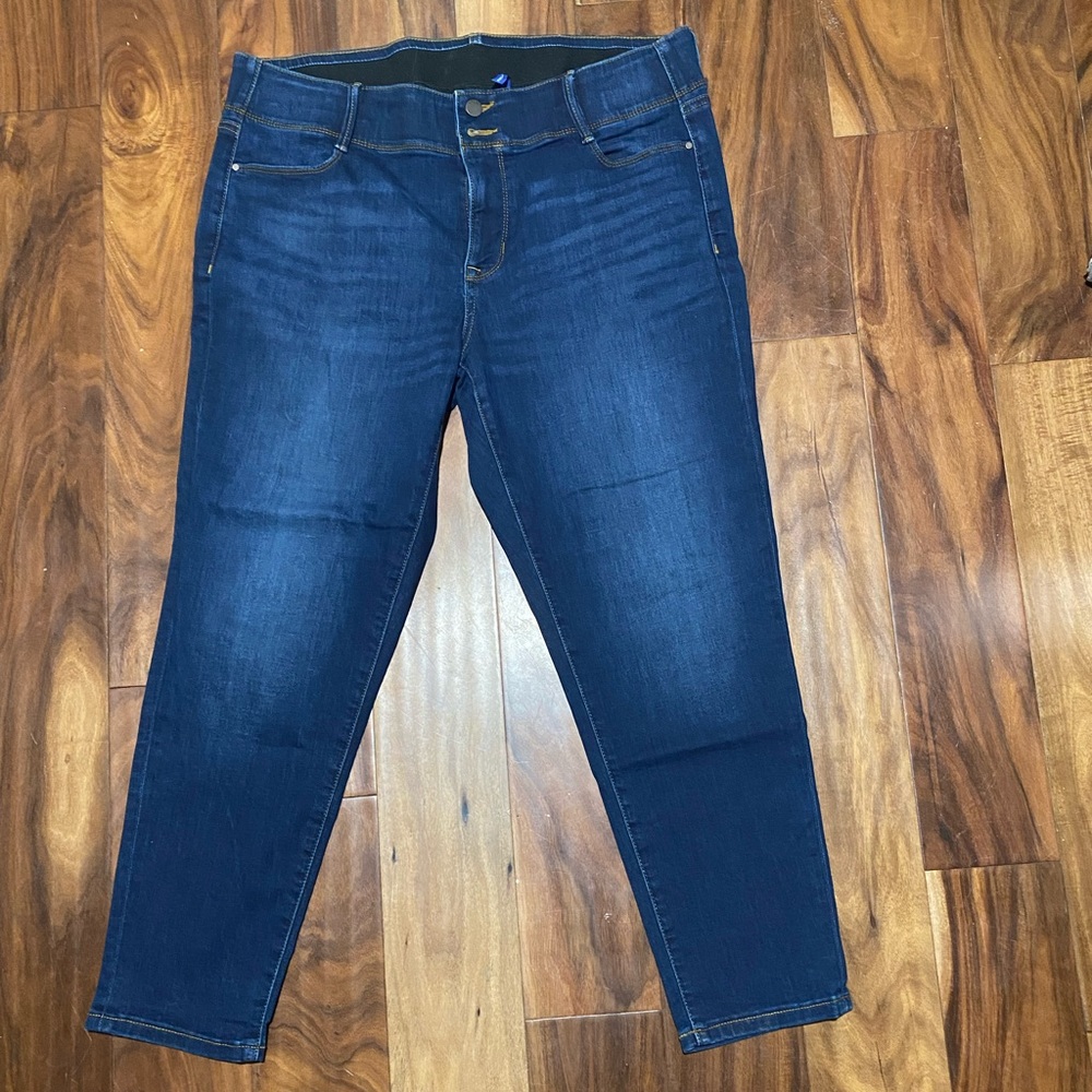 Apt 9 ankle skinny jeans with tummy control. Like new!